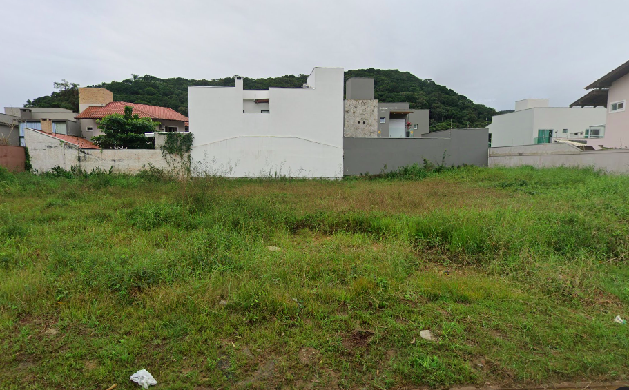 Terreno gramado na Ressacada, Itajaí